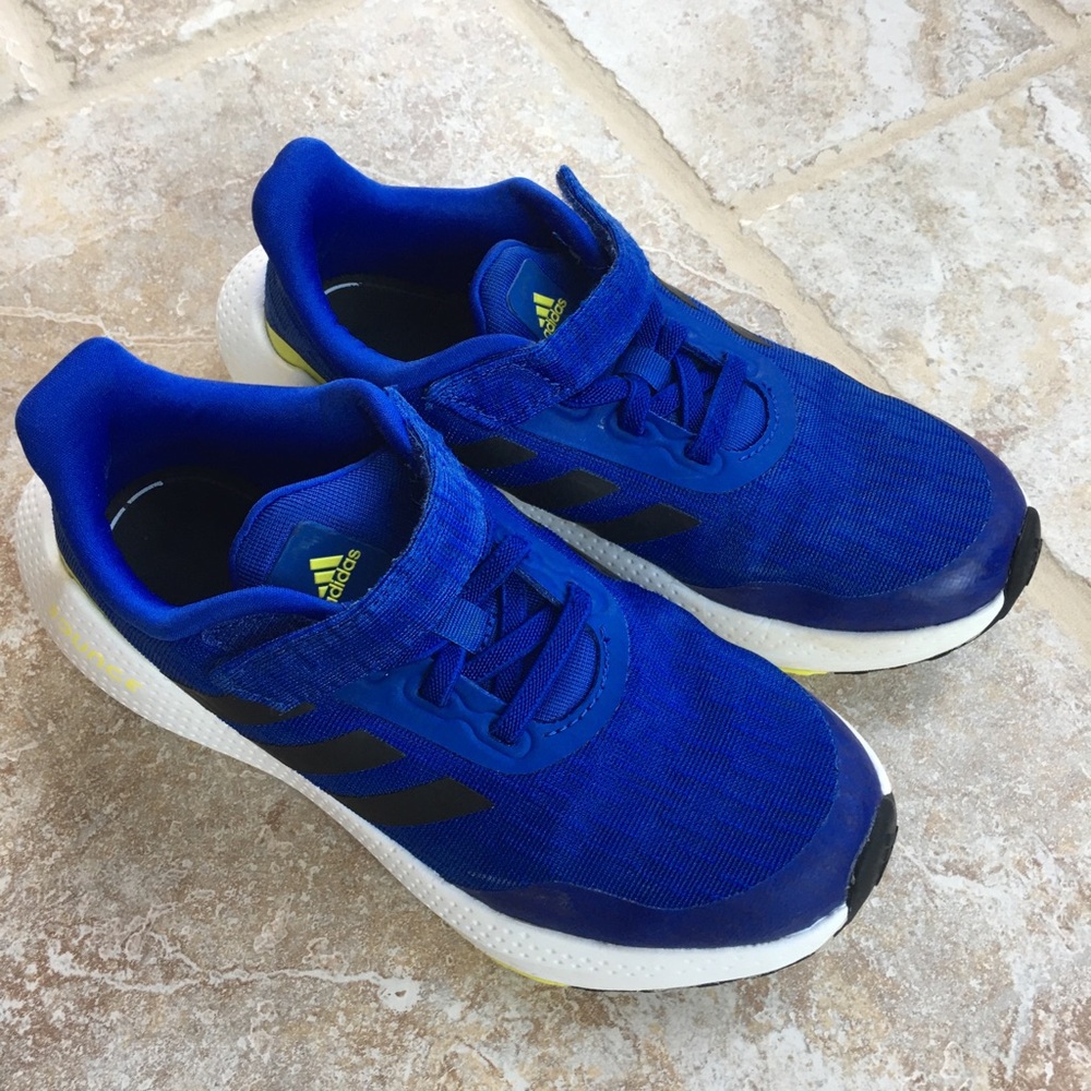 Girls tennis shoes